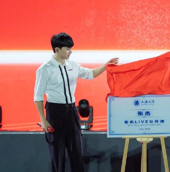 张杰任211大学老师被质疑，看了他的学历和专业，仍觉得不合理