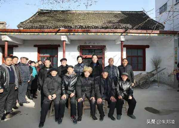 从打工仔到中国首富：求职简历写30页，为老板赚2亿只给3500