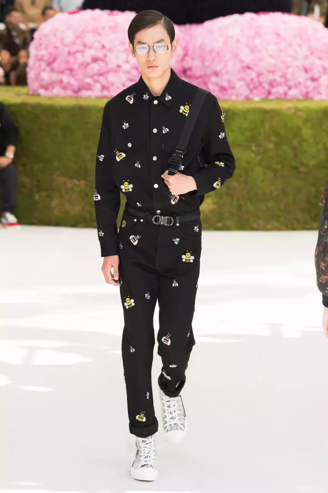 现在的 Dior 不再只有性感,它正变得“ 爆款 ”起来