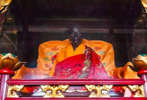 六祖慧能肉身图片（图文讲解佛教禅宗六祖慧能的真身）