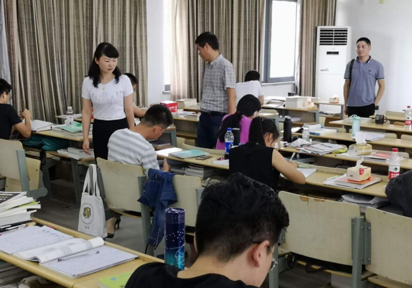 大学生花样请假条走红，还未毕业已先成家，理由让老师无法拒绝