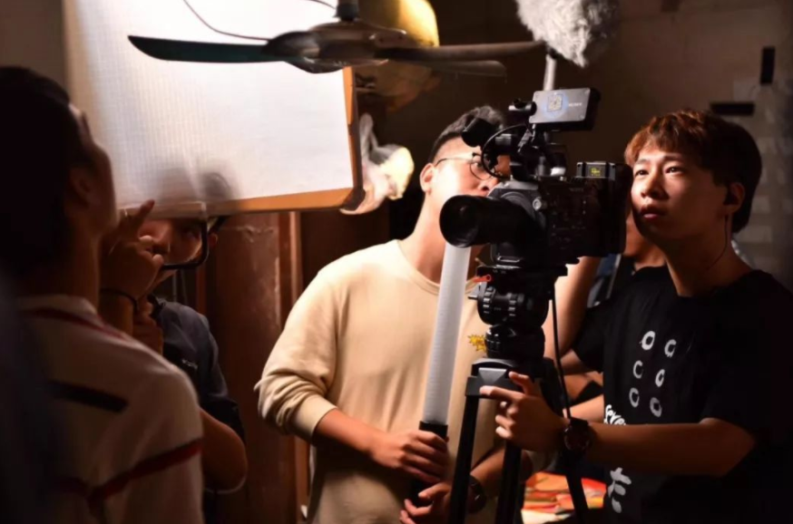 摄影专业（大学这几个专业很烧钱）