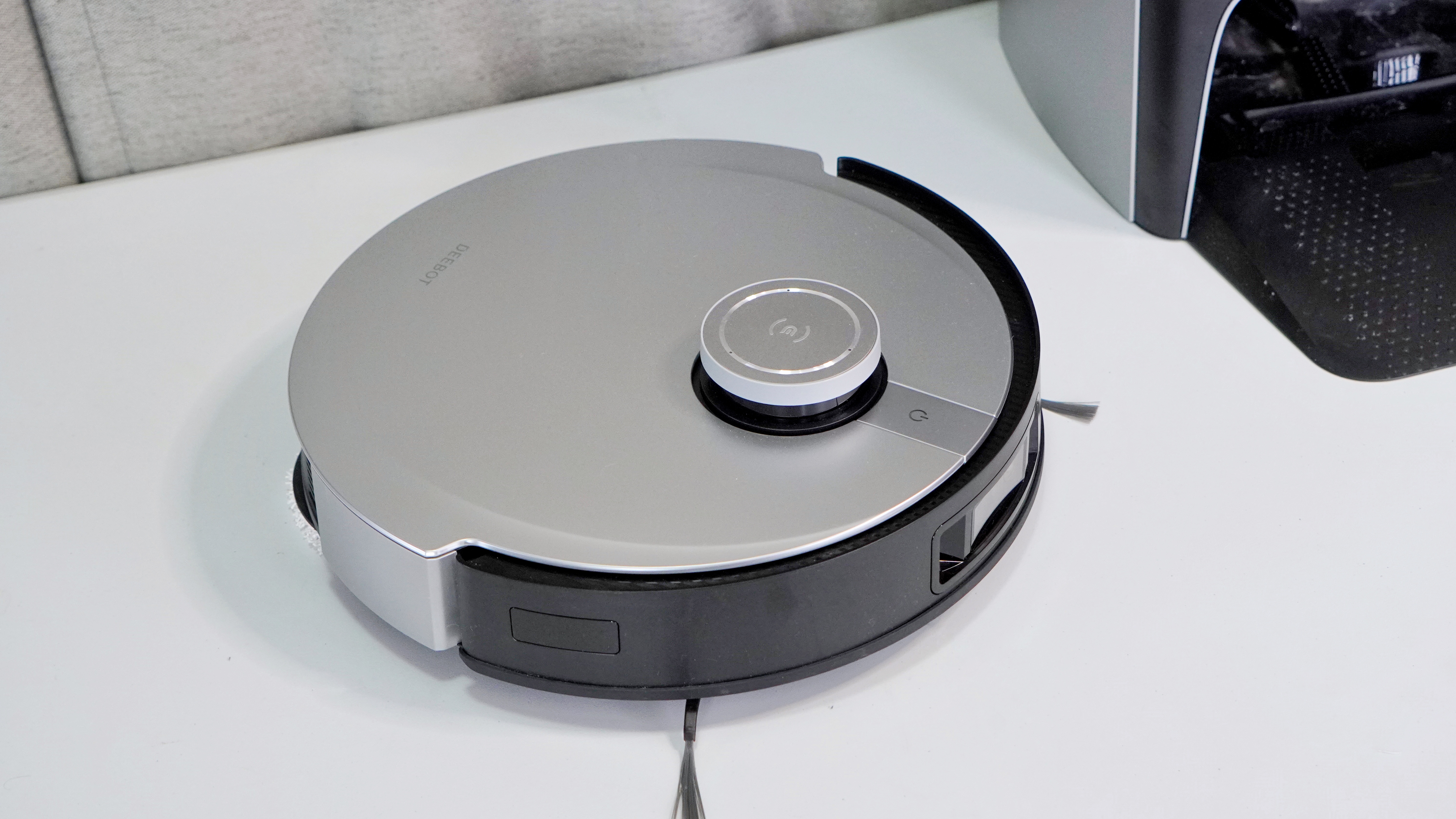 deebot扫地机器人价格充不进电滴滴叫及美女机器人