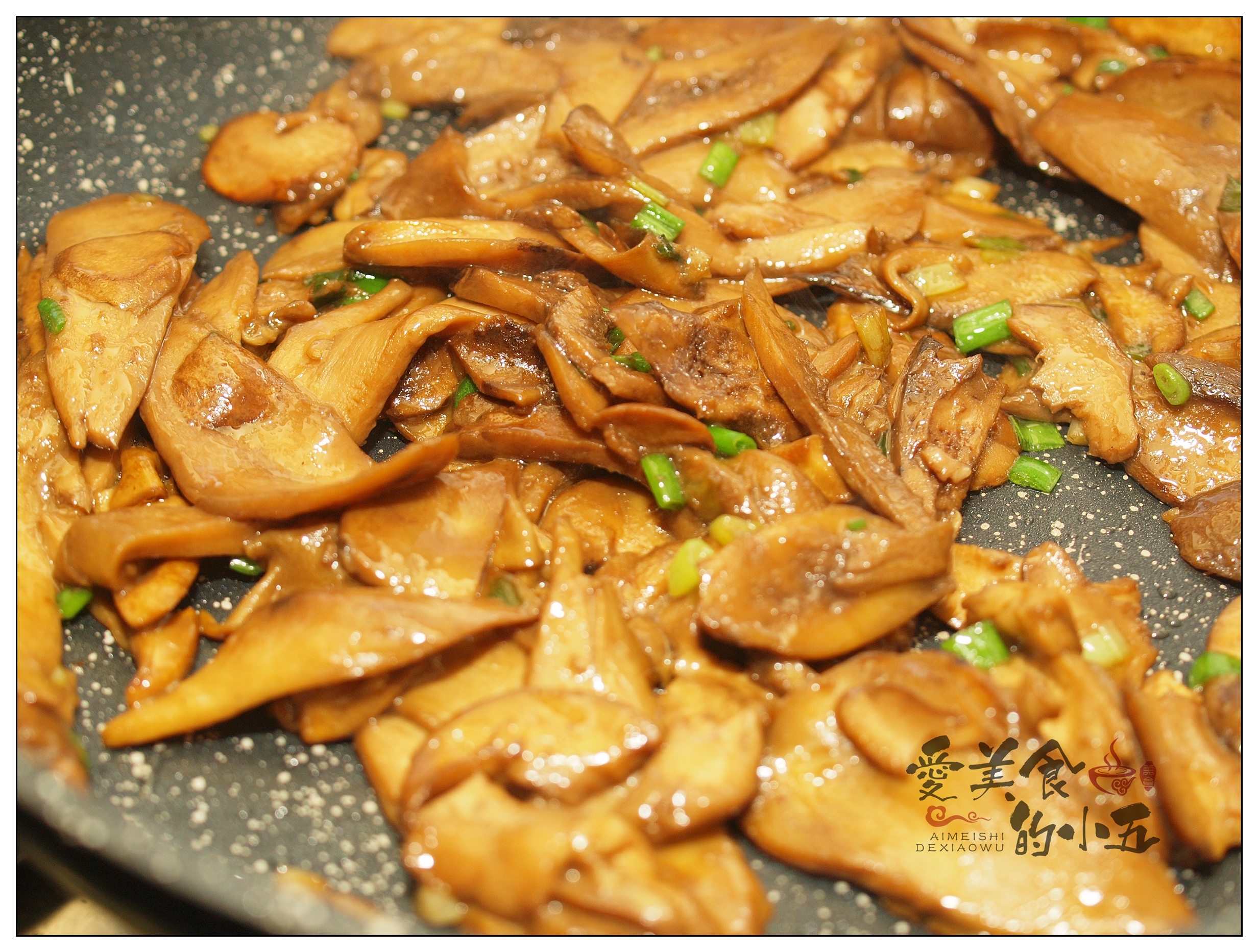 炒野生菌(爆炒牛肝菌,舌尖上的美味,不需要很么技巧,只要将它炒熟即可