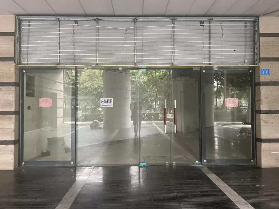 无积蓄无社保，失业深圳地产中介挣扎求生