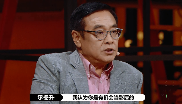 凭自己努力走红的8位女网红，一个比一个拼，有人因一条裙子爆火