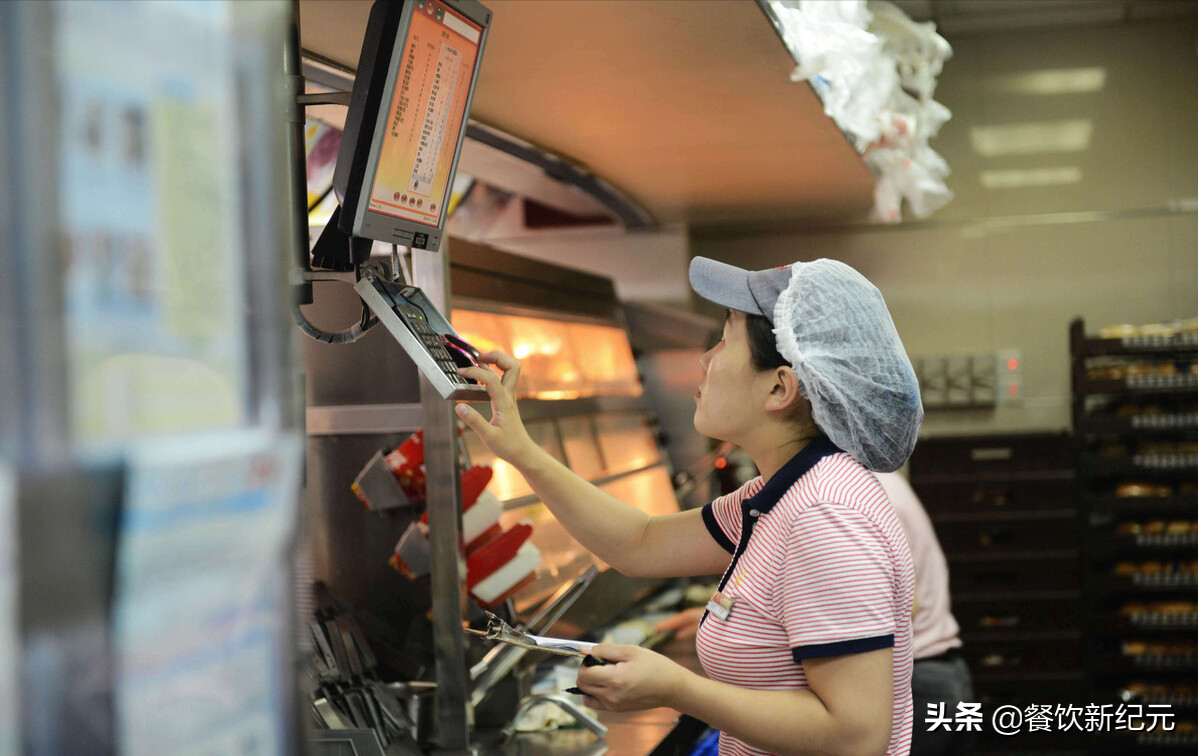 饭店招聘服务员怎么写（为何餐饮业招工难）