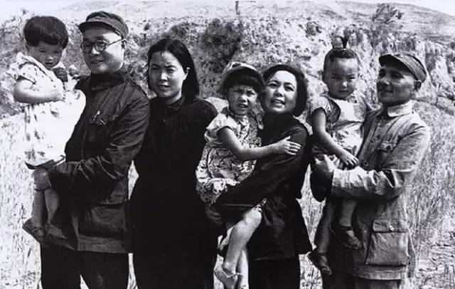 49年新中国成立后，十大元帅夫人担任什么职务，1955年有几人授衔