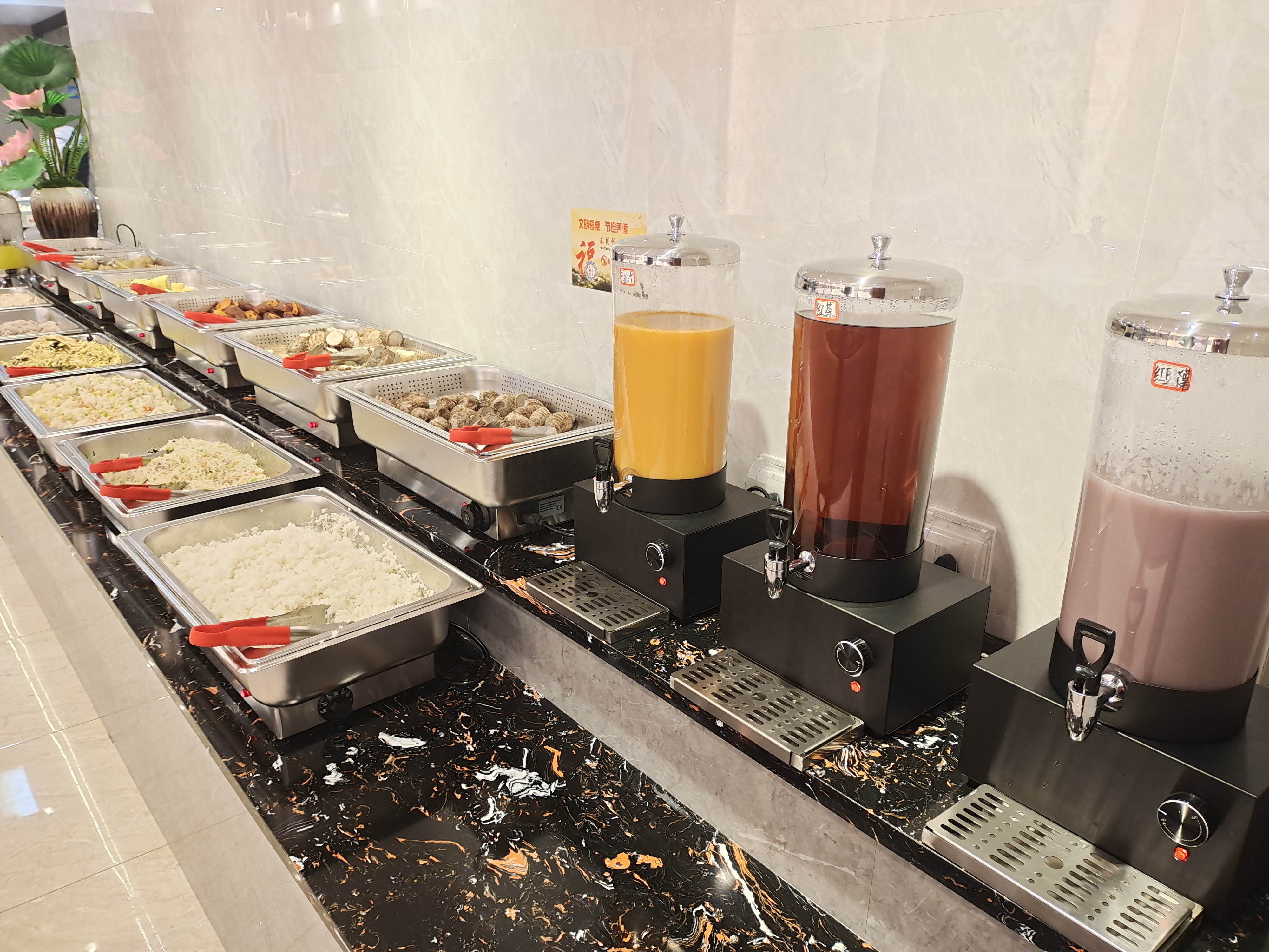 18块钱，100道菜品任意吃，火爆福州的素食自助餐为何这么便宜？