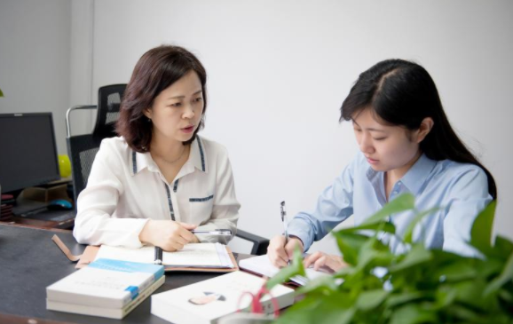 大学教授“工资单”曝光，实发工资令人吃惊，网友质疑就这么点？