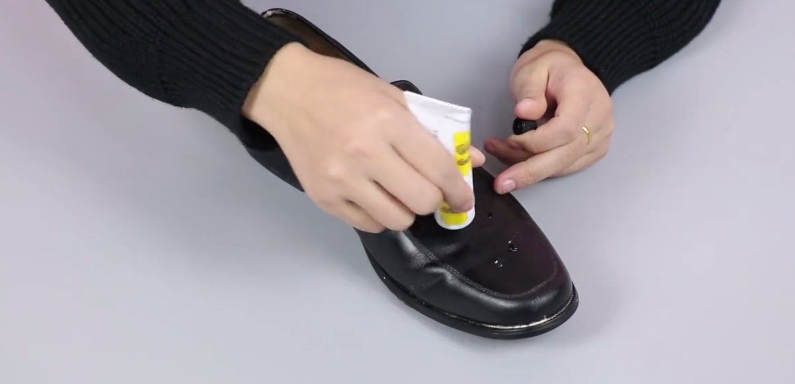 使用鞋油擦皮鞋，教你一招擦皮鞋的方法，简单方便又实用