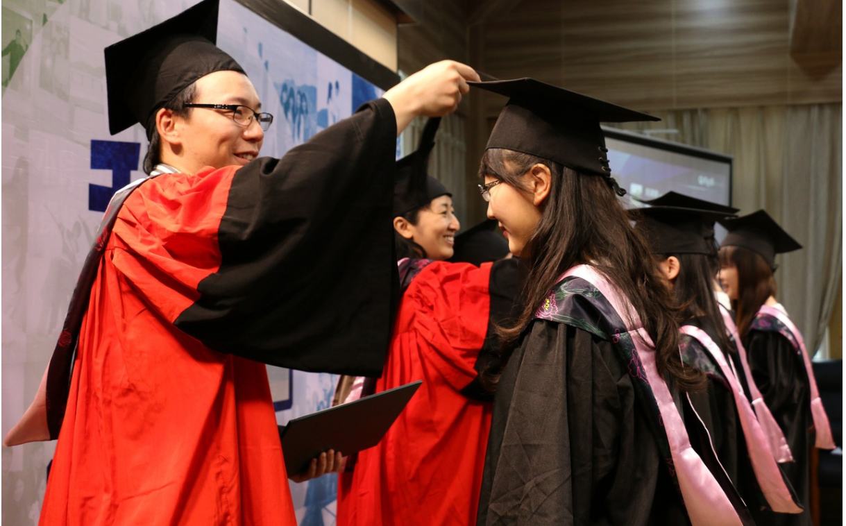 大学生就业难，部分毕业生表示很心酸，简历还没看就被淘汰了