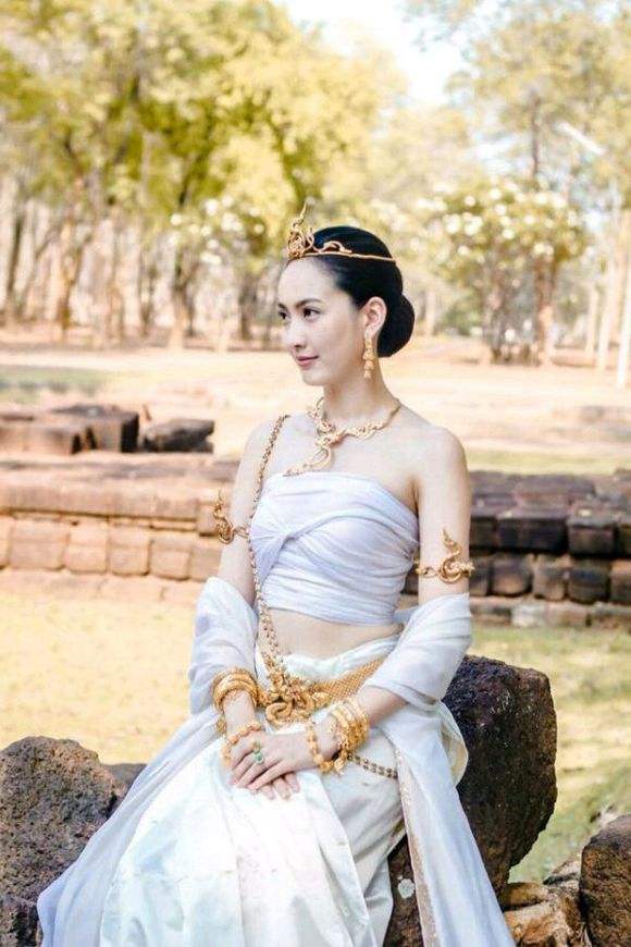 泰剧《三面娜迦》一条蛇王的爱情故事