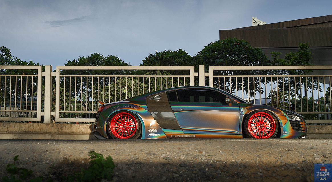 老款奥迪改装(将老款奥迪r8打造成最为酷炫的艺术品) - 四帝国车市