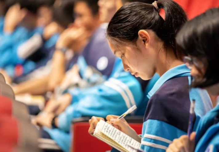 江苏首次用全国卷，再不用解释430分上清华，考生：英语难度降低