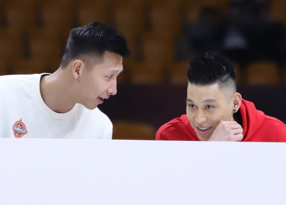 林书豪为什么不在nba打了(三原因让林书豪离开CBA，他的行为值得本土球员学习)