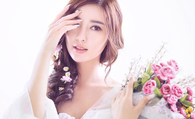 丹凤眼的倪妮自信十足：女生舍得花时间养护眼睛，气质提升一大截