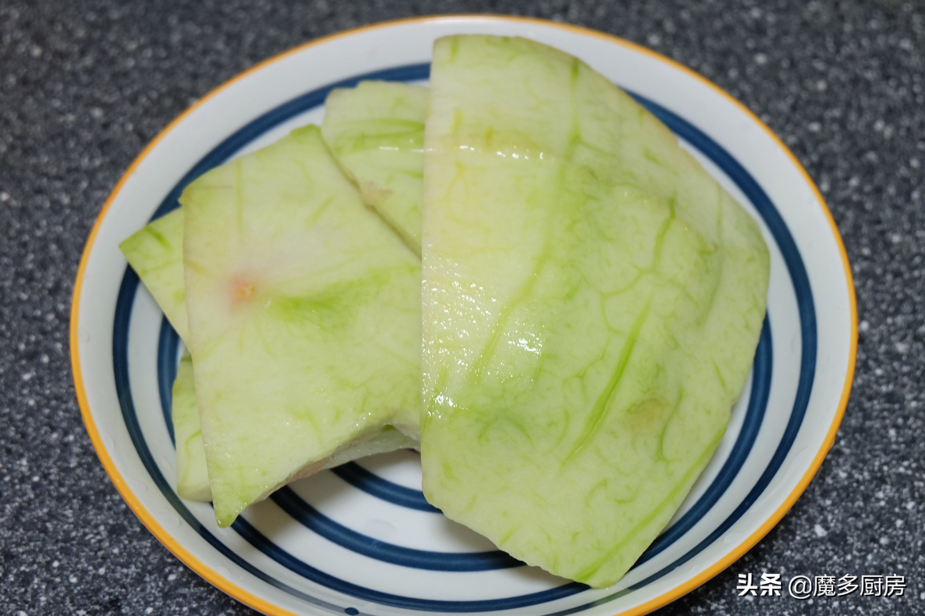 西瓜皮怎么做菜才好吃有营养,，西瓜皮的做法简单又好吃