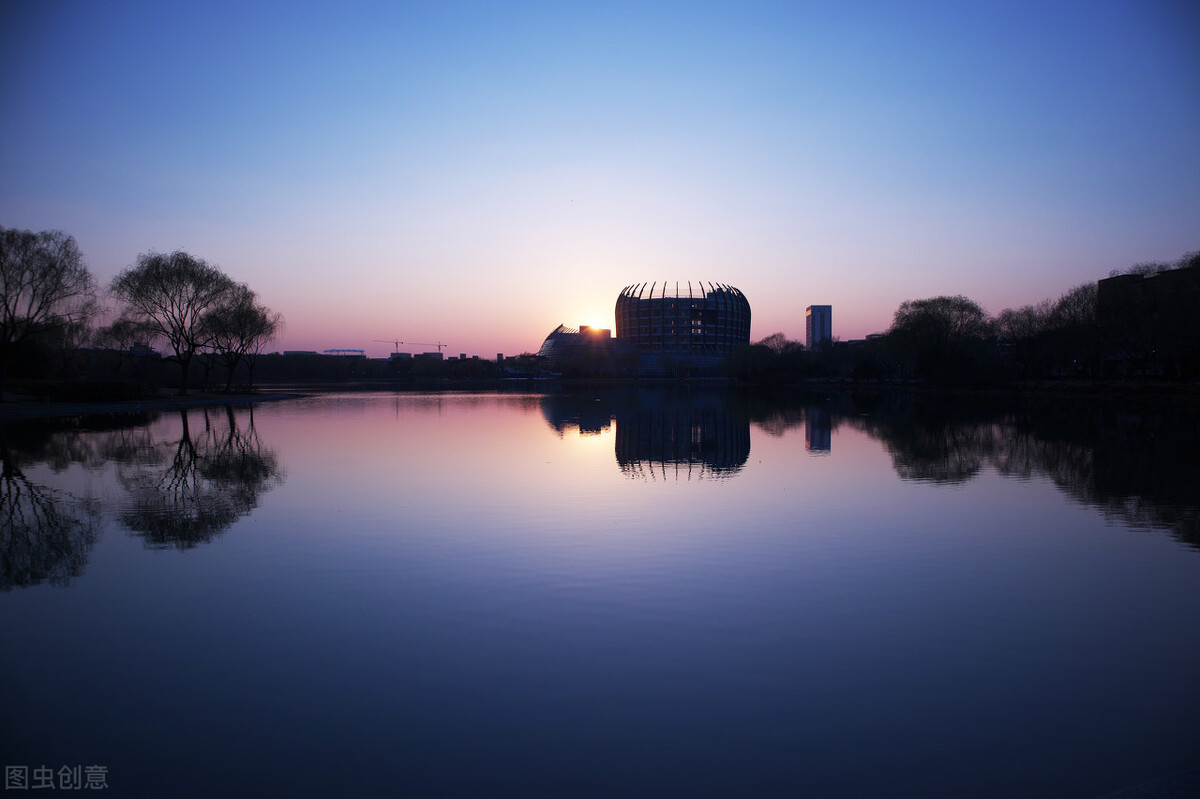 东华大学VS华东师范大学美术专业哪家强，录取成绩分析谁更好考？