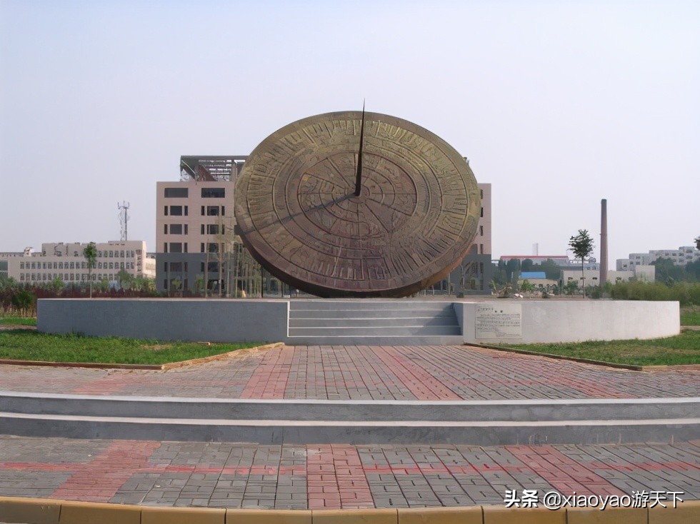 大学校园里最独特的风景——日晷