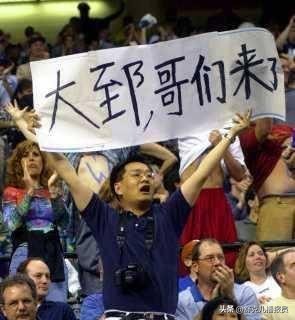 nba哪些球队球迷热情(NBA六大狂热球迷：中年大叔再为KG狂舞，阿根廷球迷卖车看马努)