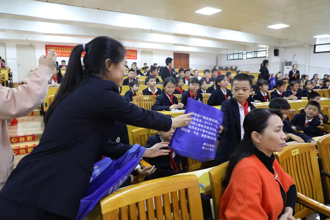 未你守護│檢察官走進中山小學港北六中開展法治進校園活動