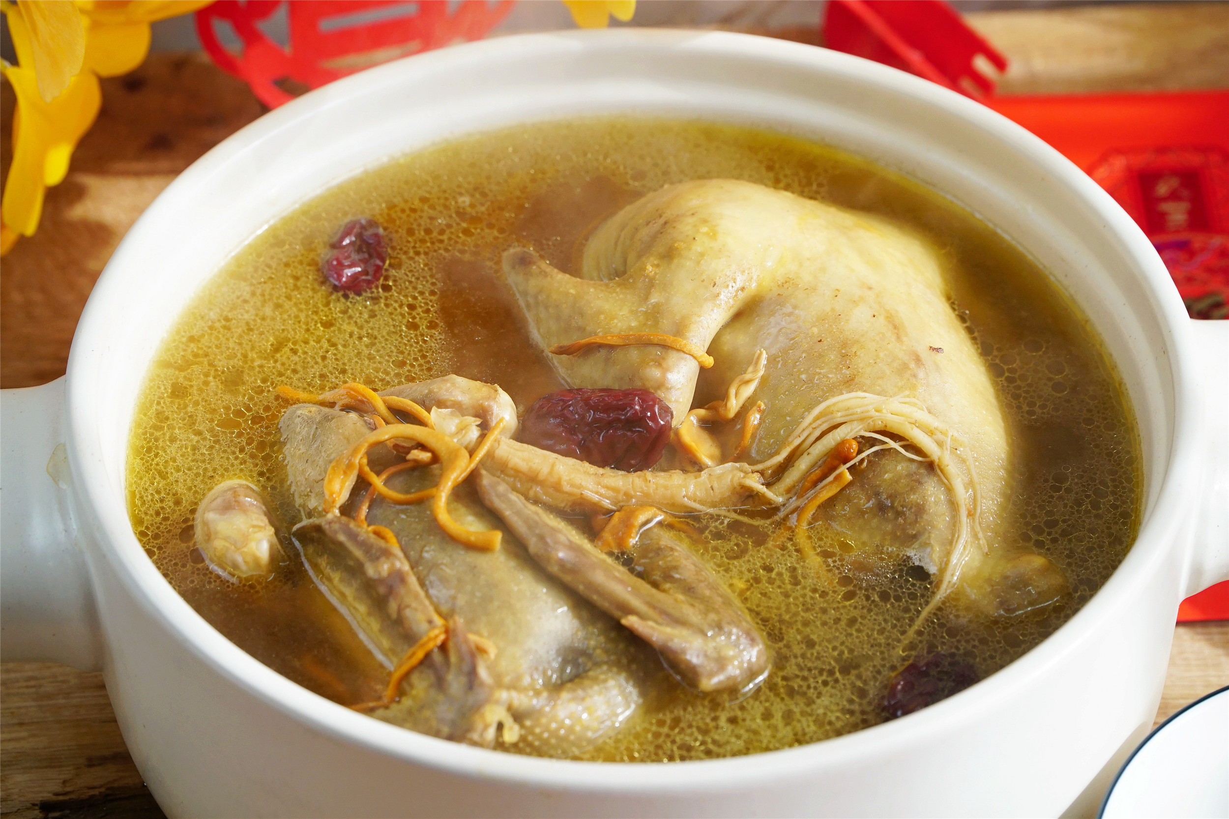 老话说“一鸽胜九鸡”，鸽子汤特别滋补的炖法，现在喝正是好时候