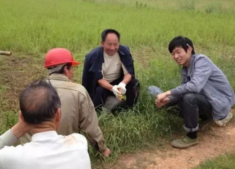 拒绝百万年薪，回国拿1450元工资的耶鲁海归秦玥飞，后来怎样了？