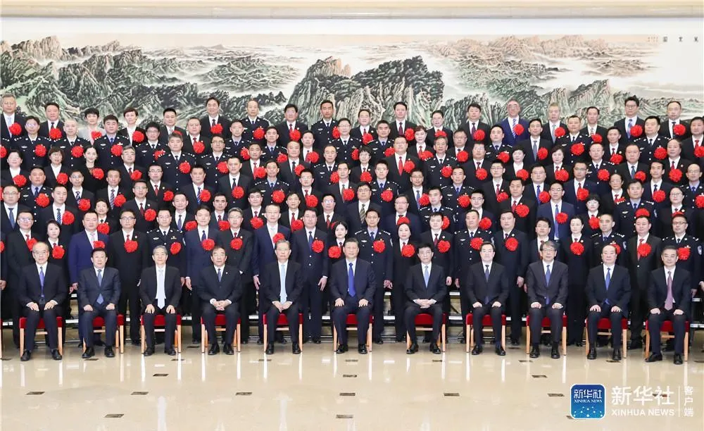 公安局长是黑老大,审讯时200多天不开口,突然有一天唱起了《从头再来》