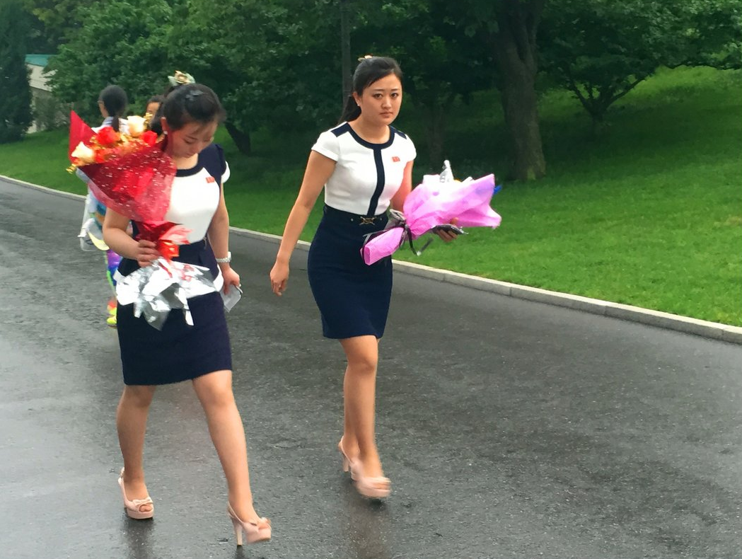 朝鲜女孩(朝鲜女孩相貌清秀,导游:我们都是纯天然美女)