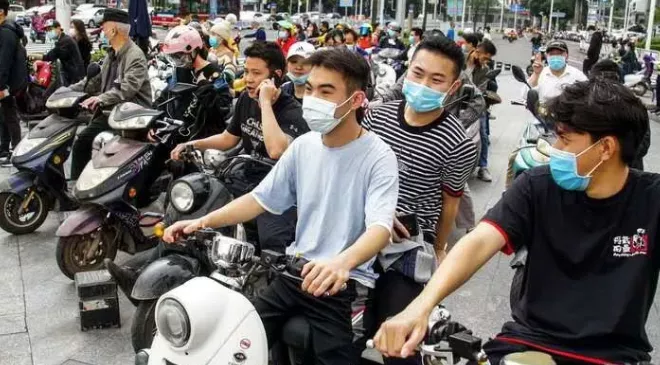 汽车蓄电池寿命多久？为何一年就报废？