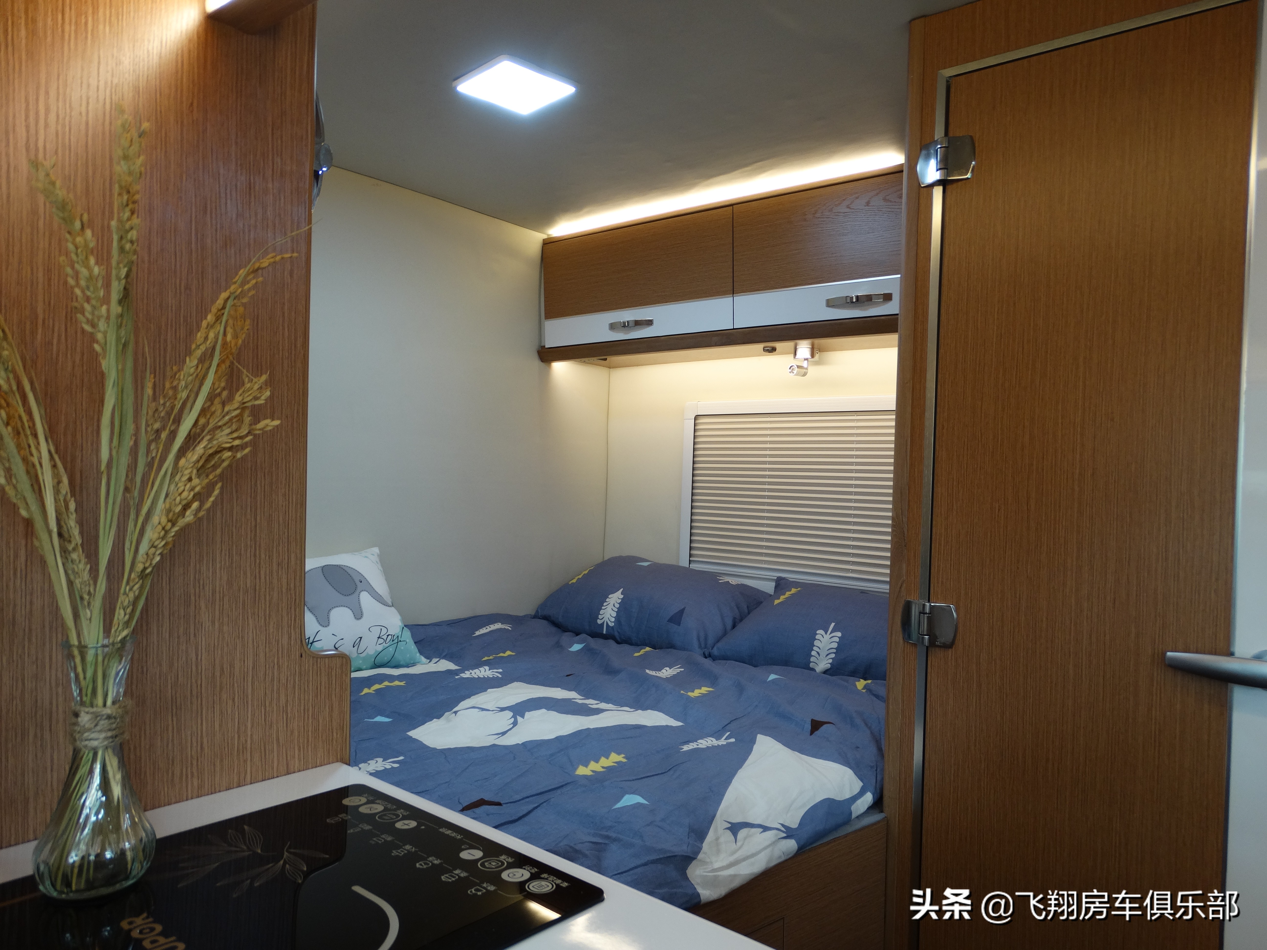 飞翔房车福特全顺系列经典车型再次亮相，太原房车展B型T型随意选