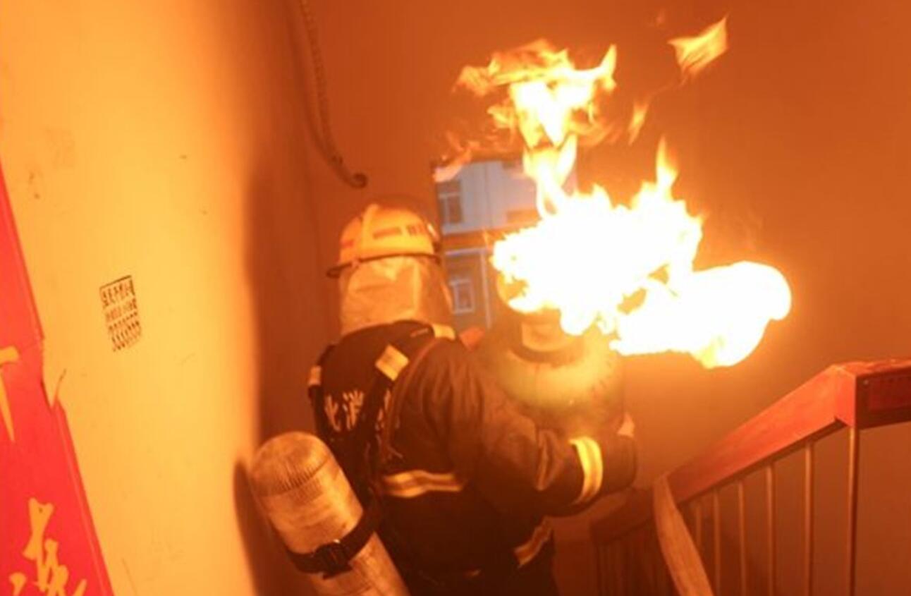 湖北十堰燃气爆炸多人死亡，原因未知，它与煤气罐爆炸有何区别？