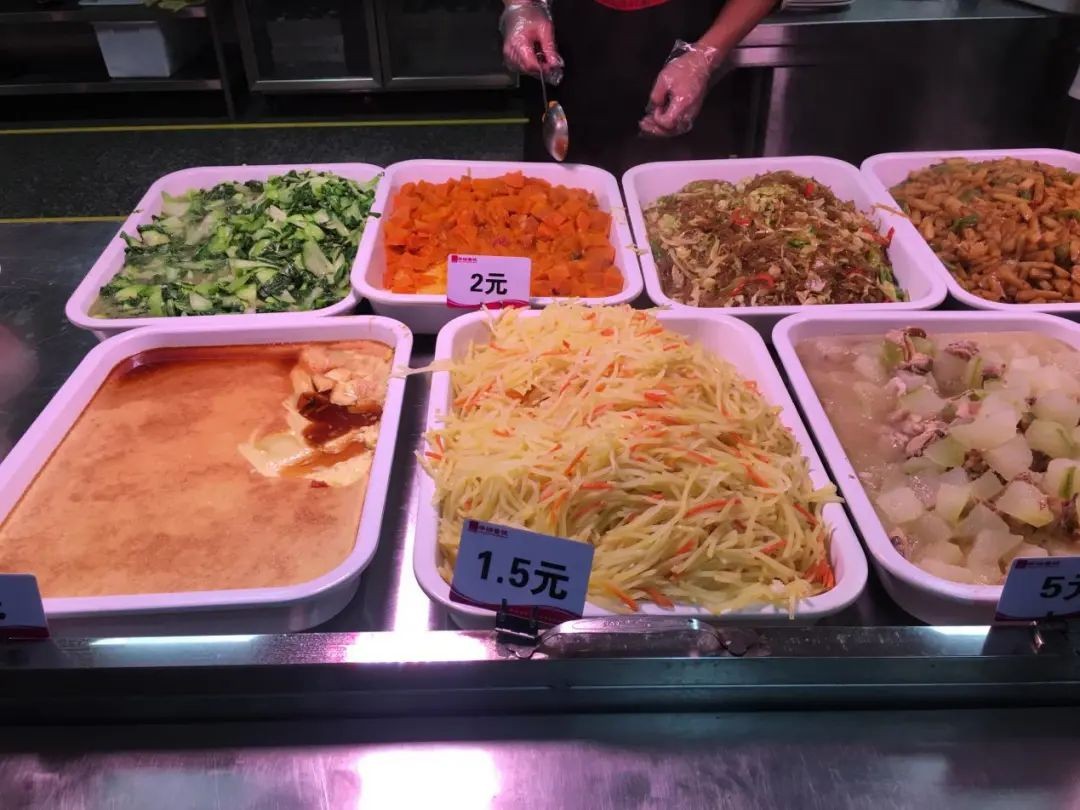 揭秘国内“饭最好吃”大学：坐拥11个食堂，装潢高级，鲍鱼、龙虾免费吃！