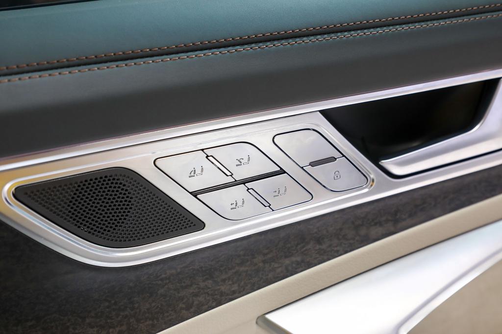 奥迪A6L 55TFSI——拒绝油腻，中大型行政轿车应该有的样子它都有