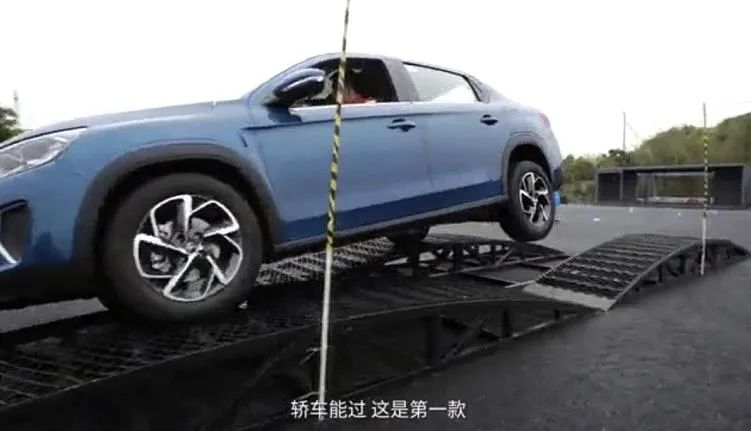 三厢轿车与SUV混搭，雪铁龙C3L为何还敢冒天下之大不韪？