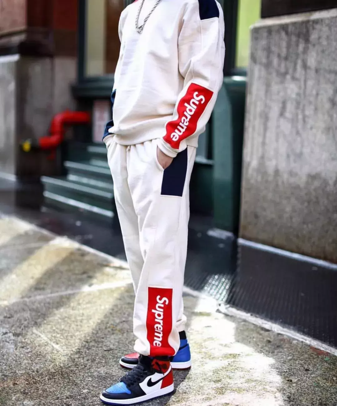 今年买 Supreme 还是 Palace ? 这是个难题