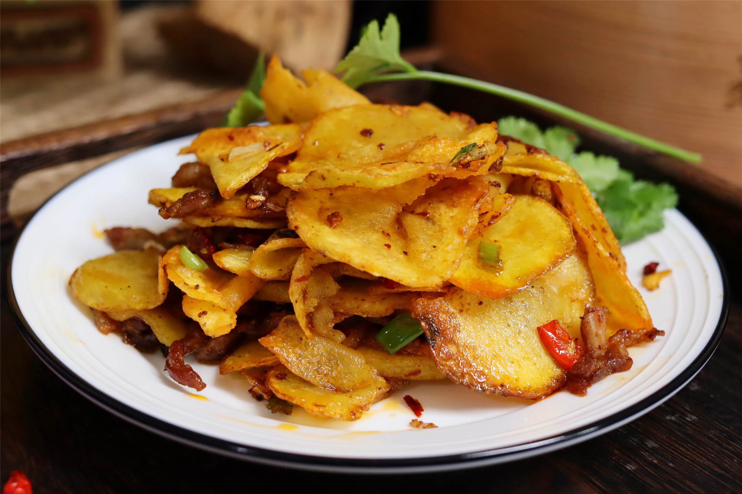 天冷了，土豆这样吃才过瘾，酥香可口，就连孩子都吃不停，真香