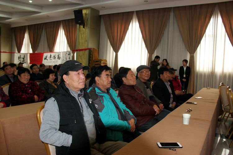 刘顺虎：远瞻红日染秋色 近看墨翁画腊梅