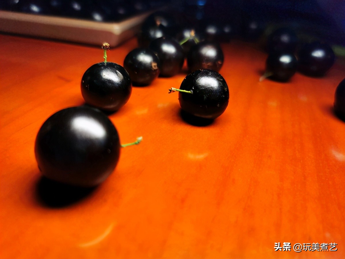 嘉宝果皮和籽能吃吗（6步就可做成粗粮小餐包）