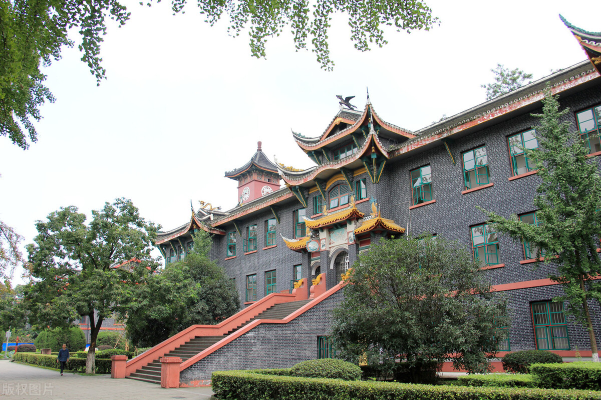 四川大学物理学院（想要考进四川大学）