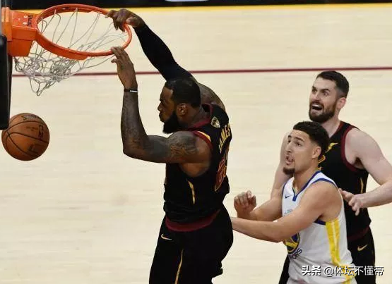 nba2k10麦迪为什么扣篮(分析：实战或不如詹姆斯，“自抛自扣”为何成了麦迪招牌动作？)