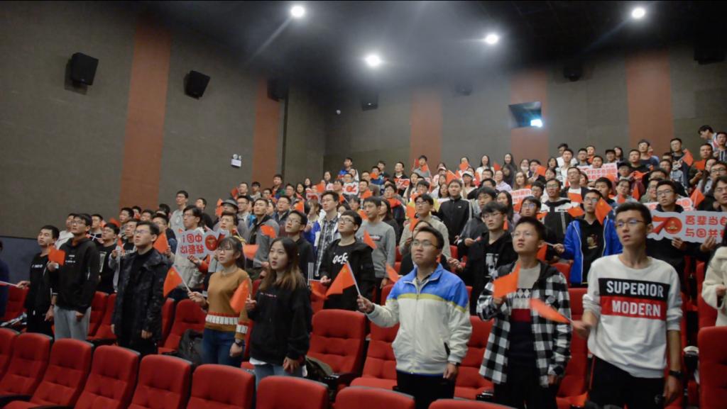 大工电信学部百名师生观看《我和我的祖国》