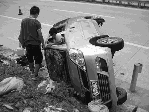 车轮抱死造成惨烈事故、浅谈ABS重要性