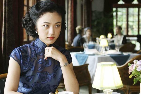 重读张爱玲小说《色戒》，才明白：原来被李安导演骗了那么多年