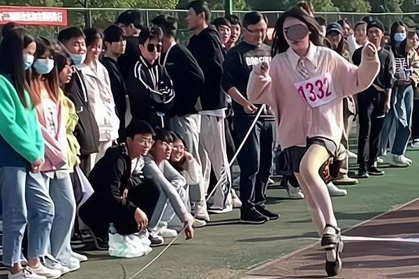 江西一高校运动会，女生穿“白丝”跳远，黑丝长跑，更多图片曝光