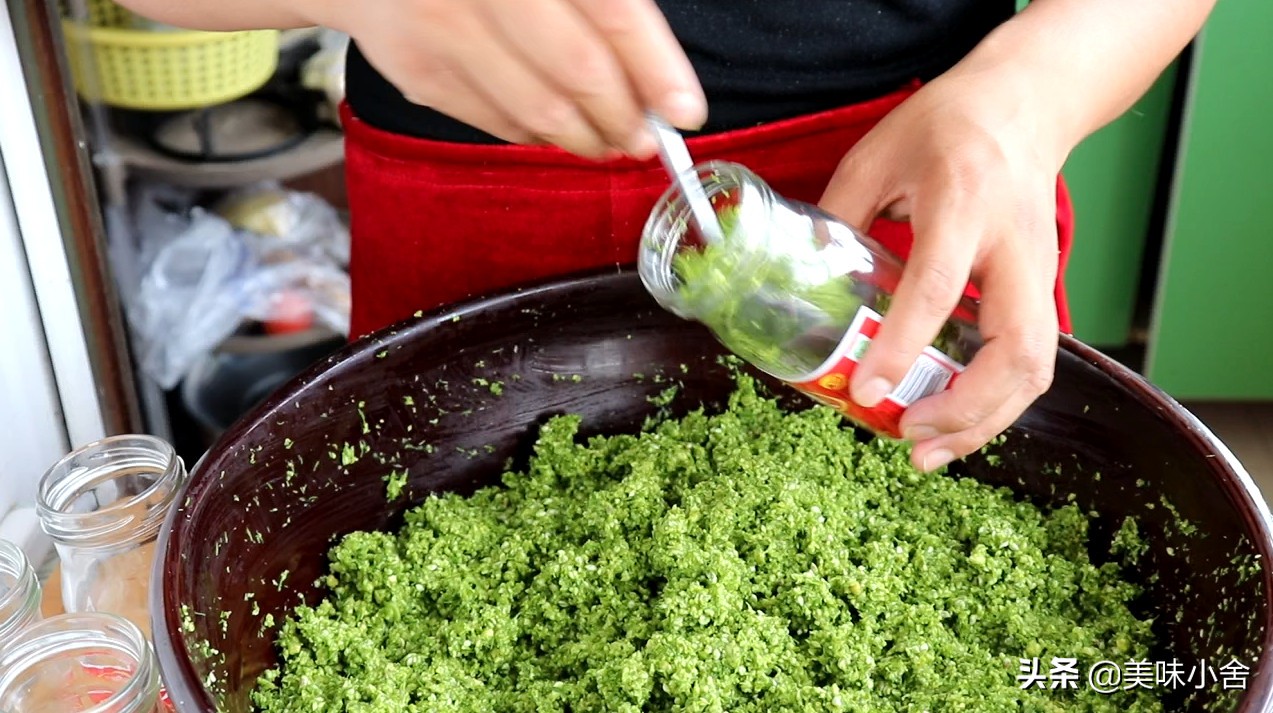 腌韭菜花的做法(这才是韭菜花的正确腌制方法，味道鲜美，好吃又下饭，放一年不坏)