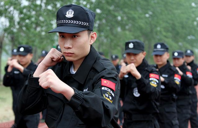 寒窗苦读四年警校，最后却无缘公安联考，只因哥哥一个不小心