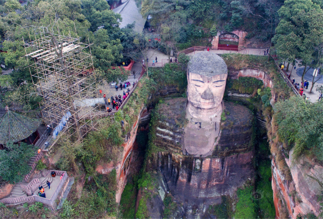 千年不倒的巨大佛像
