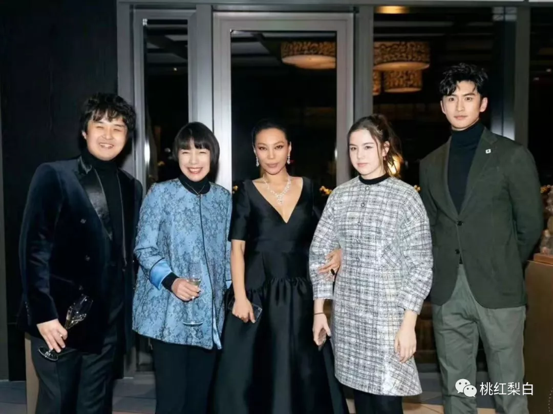 连章泽天都被裁掉，富豪“名媛圈大合照”里有什么乾坤？